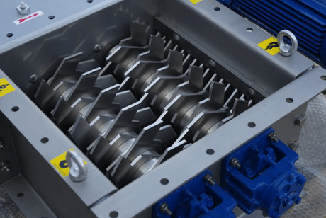 固體物料的破塊解聚設(shè)備是打碎機(jī)還是破塊器？